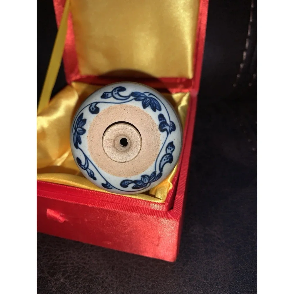 China Exquisite Hand Painted flower Blue and White Porcelain vase Red Padded Box